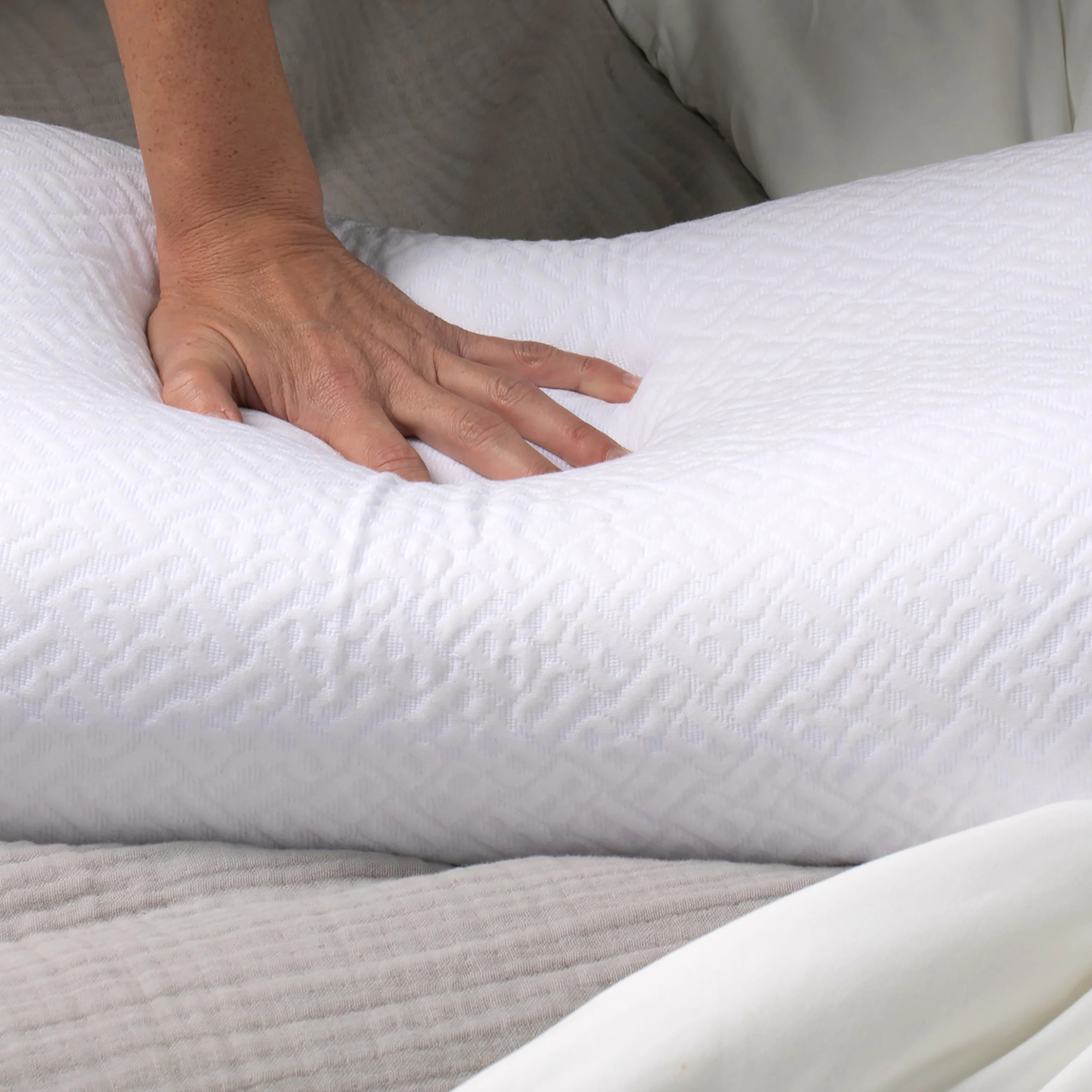 Brookstone Classic Comfort Memory Foam Pillow - Image 6
