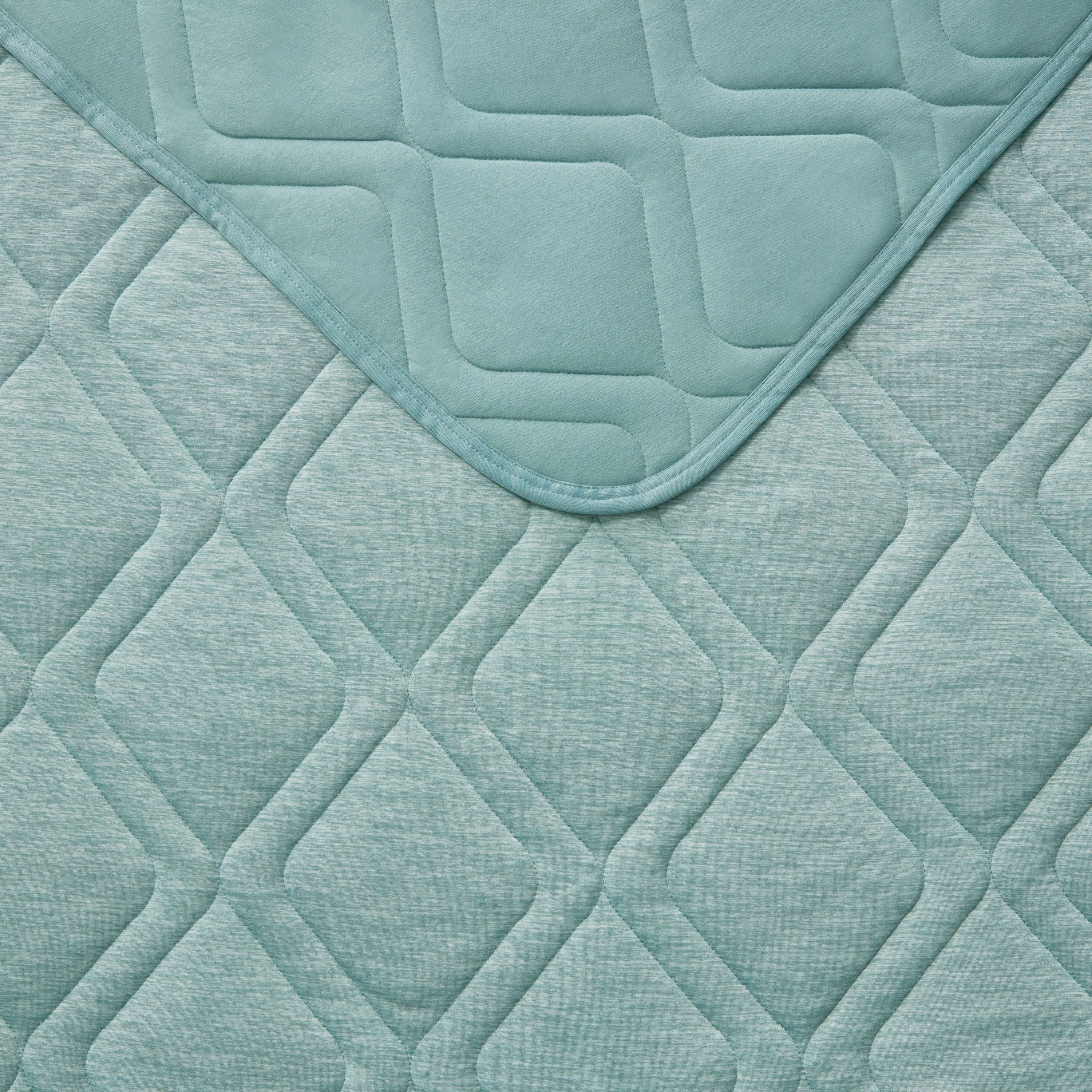 Brookstone Cooling Comfort Throw - Image 29