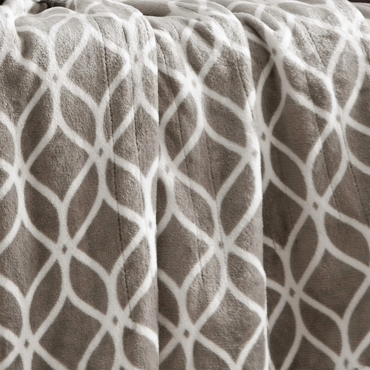 Brookstone Cozy Heated Plush Throw - Image 22