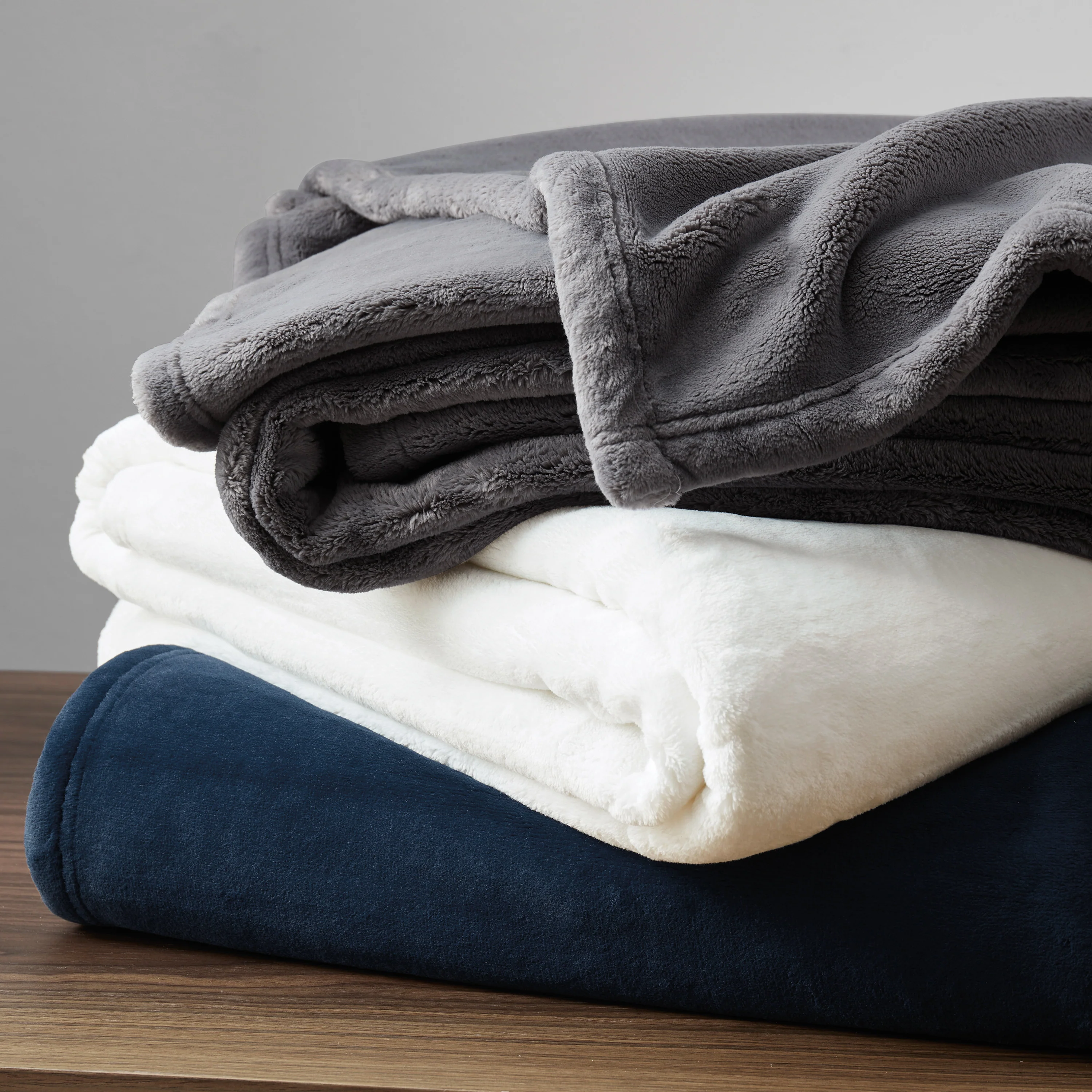 Brookstone NAP Plush Throw - Image 3