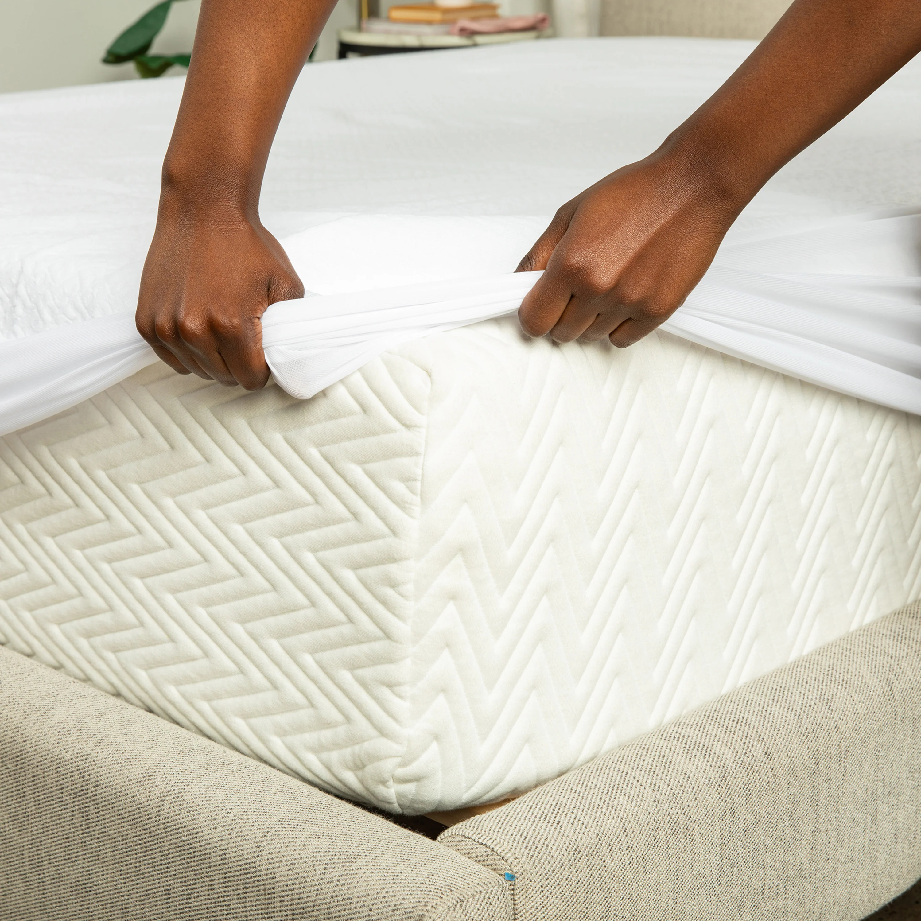 Brookstone Ultimate Mattress Protector - Waterproof - Image 9