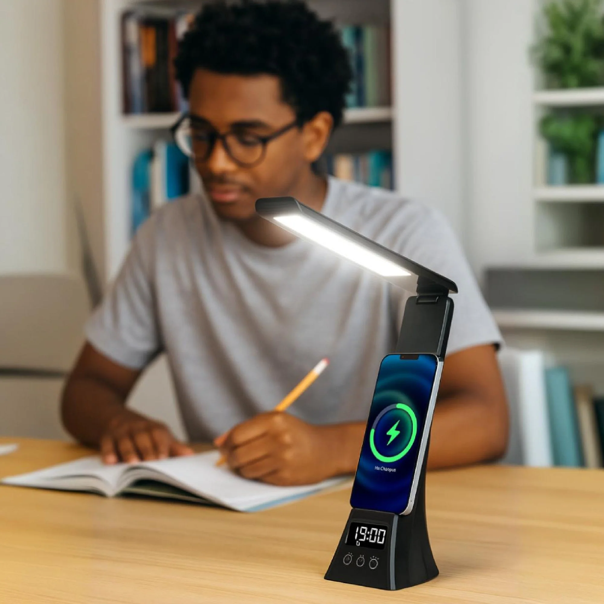 Workstation Wellness Bundle – Diffuser, 6 Oils & 3-in-1 LED Desk Lamp - Image 2
