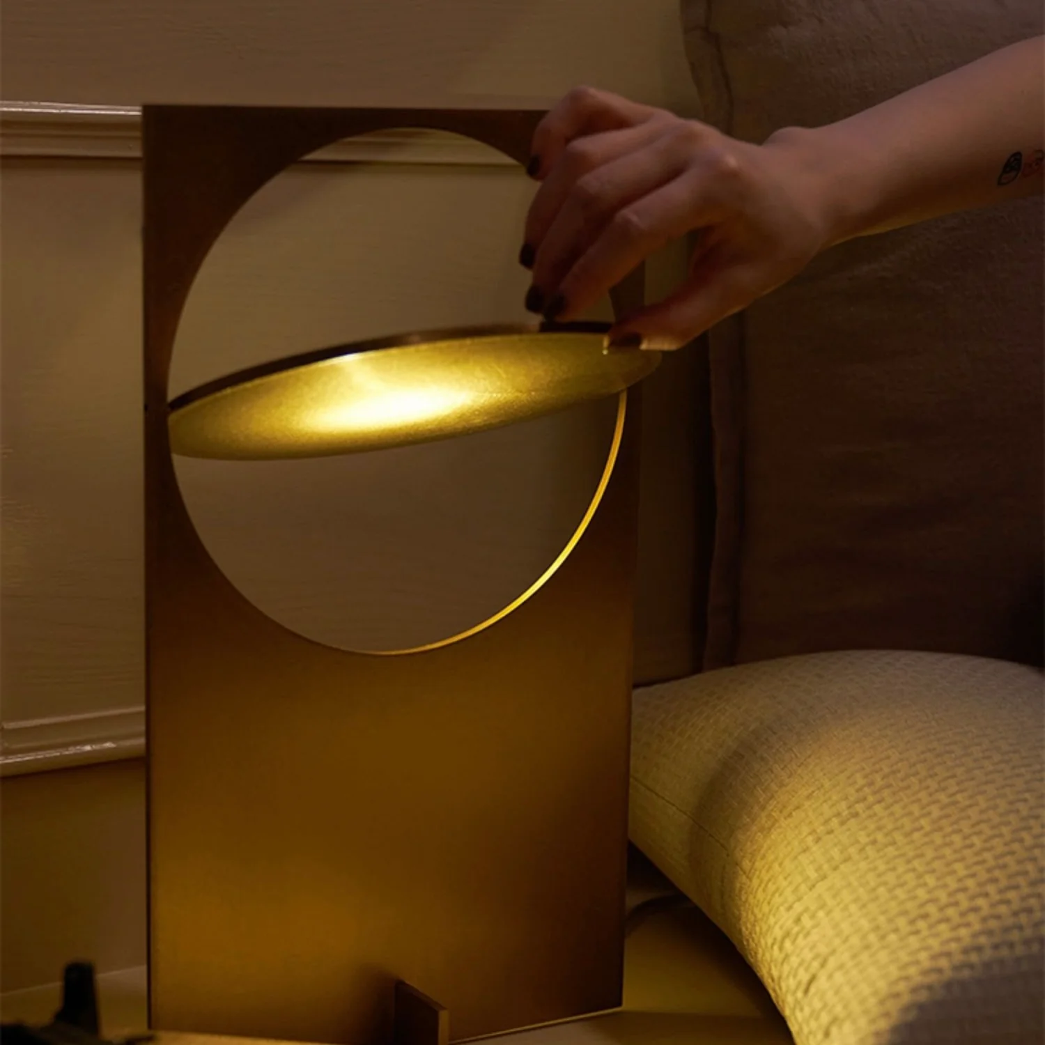 Sunset Table Lamp - Modern Metal Desk Lamp for Living Room & Bedroom by INSPECIAL HOME - Image 4