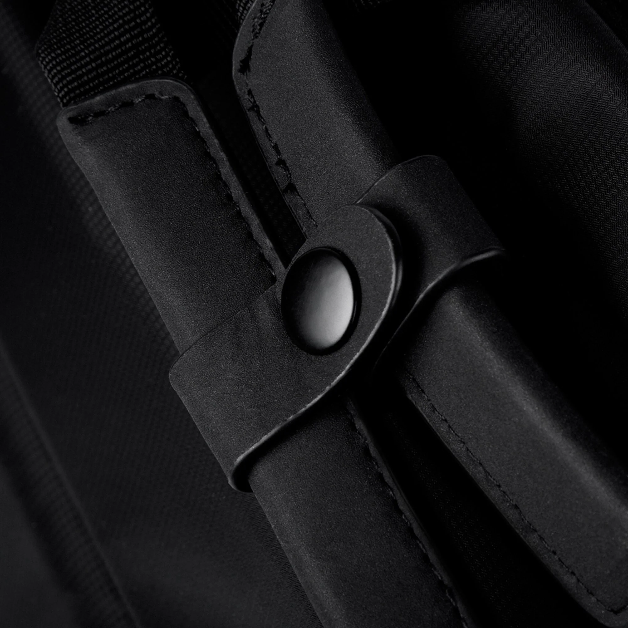 Veho T-1 Laptop Bag with Shoulder Strap for 15.6" Notebooks/10.1" Tablets – Black - Image 7